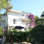 Apartment Bugenvila